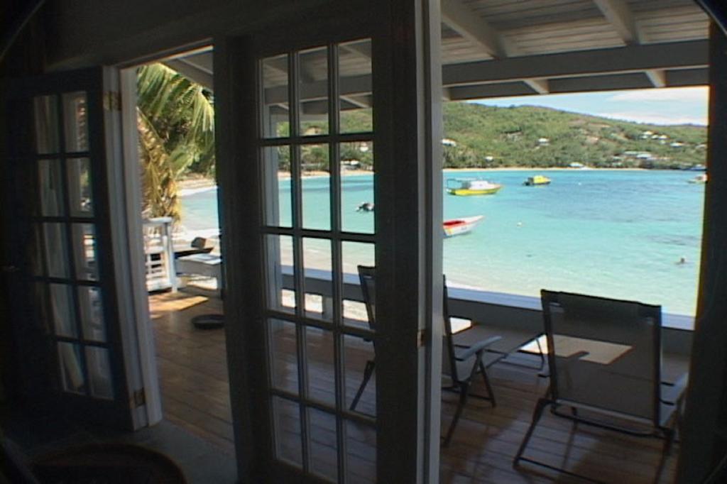 Bequia Beachfront Villa Hotel Friendship Bagian luar foto