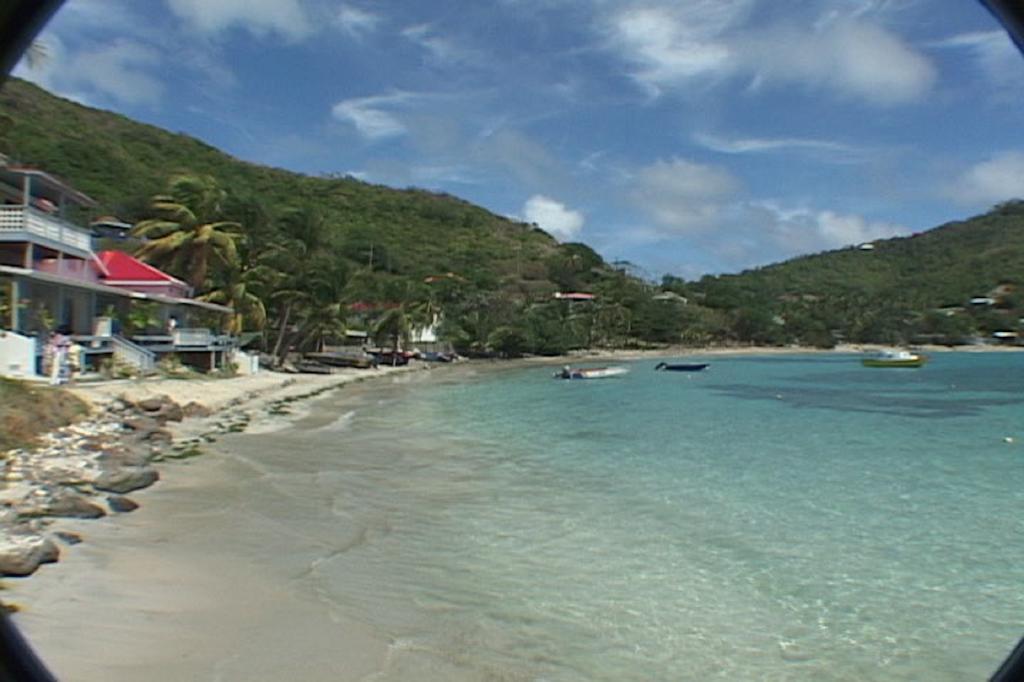 Bequia Beachfront Villa Hotel Friendship Bagian luar foto